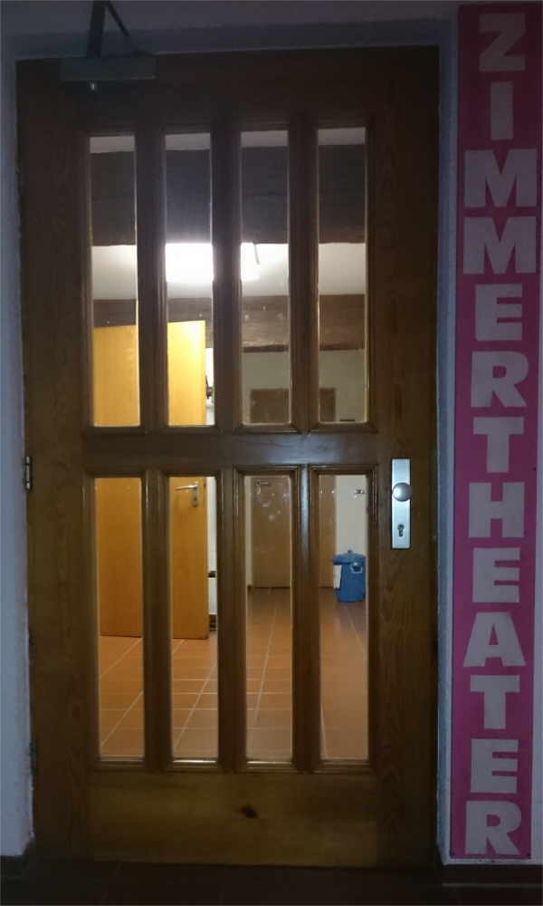 zimmertheater-tür-mittel